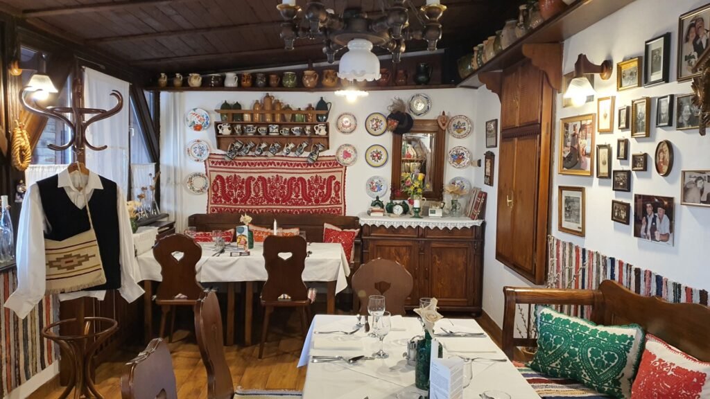 Hargita restaurant inside 1