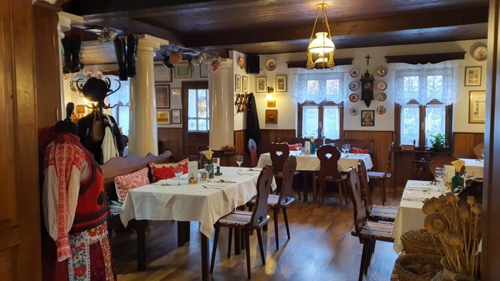 Hargita restaurant inside 2