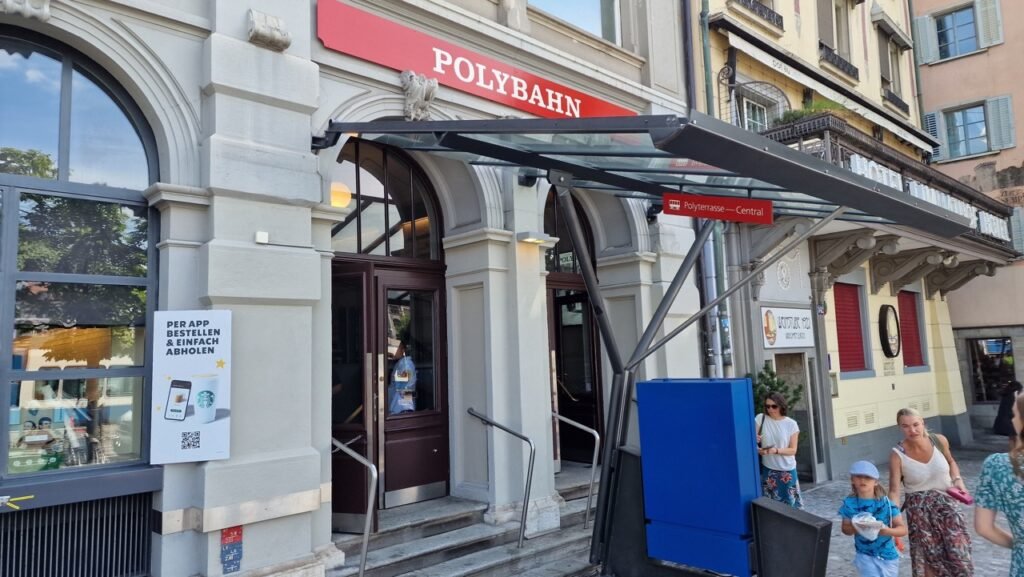 Zurich Polybahn valley station building
